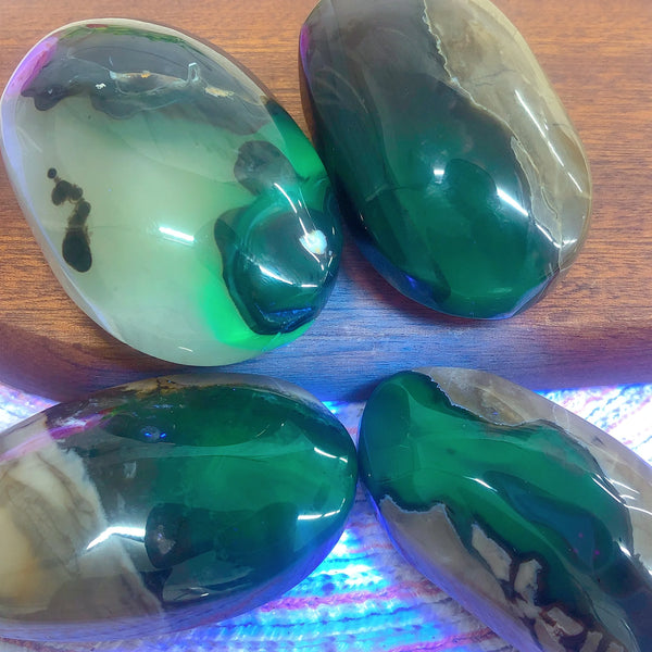 Fluorescence Volcanic Agate-ToShay.org