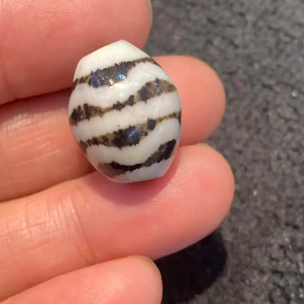 Tibetan Agate Eye Dzi beads-ToShay.org