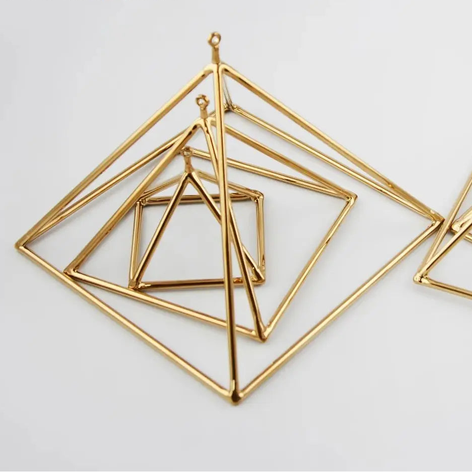 Gold Quartz Singing Pyramid-ToShay.org