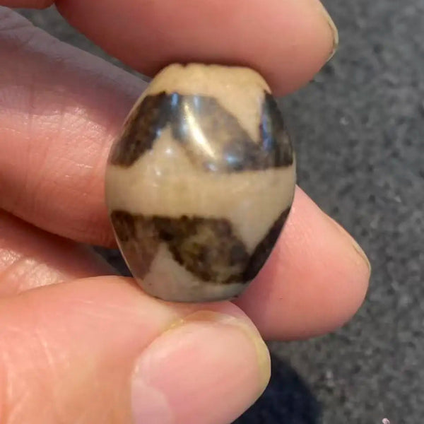 Tibetan Agate Eye Dzi beads-ToShay.org